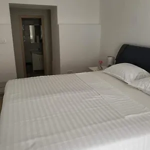 Aldi 3 Apartment Pula